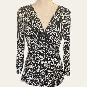 JTB, Medium, Black/White V Neck Top - 3/4 Sleeve, Gathered Waist, Button Accent